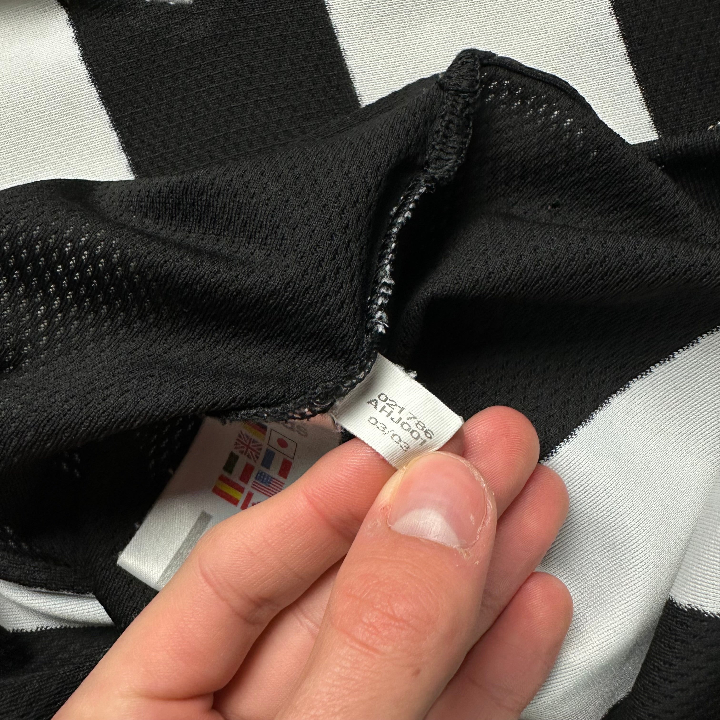 Newcastle 2003-05 Home Shirt (L) Shearer #9