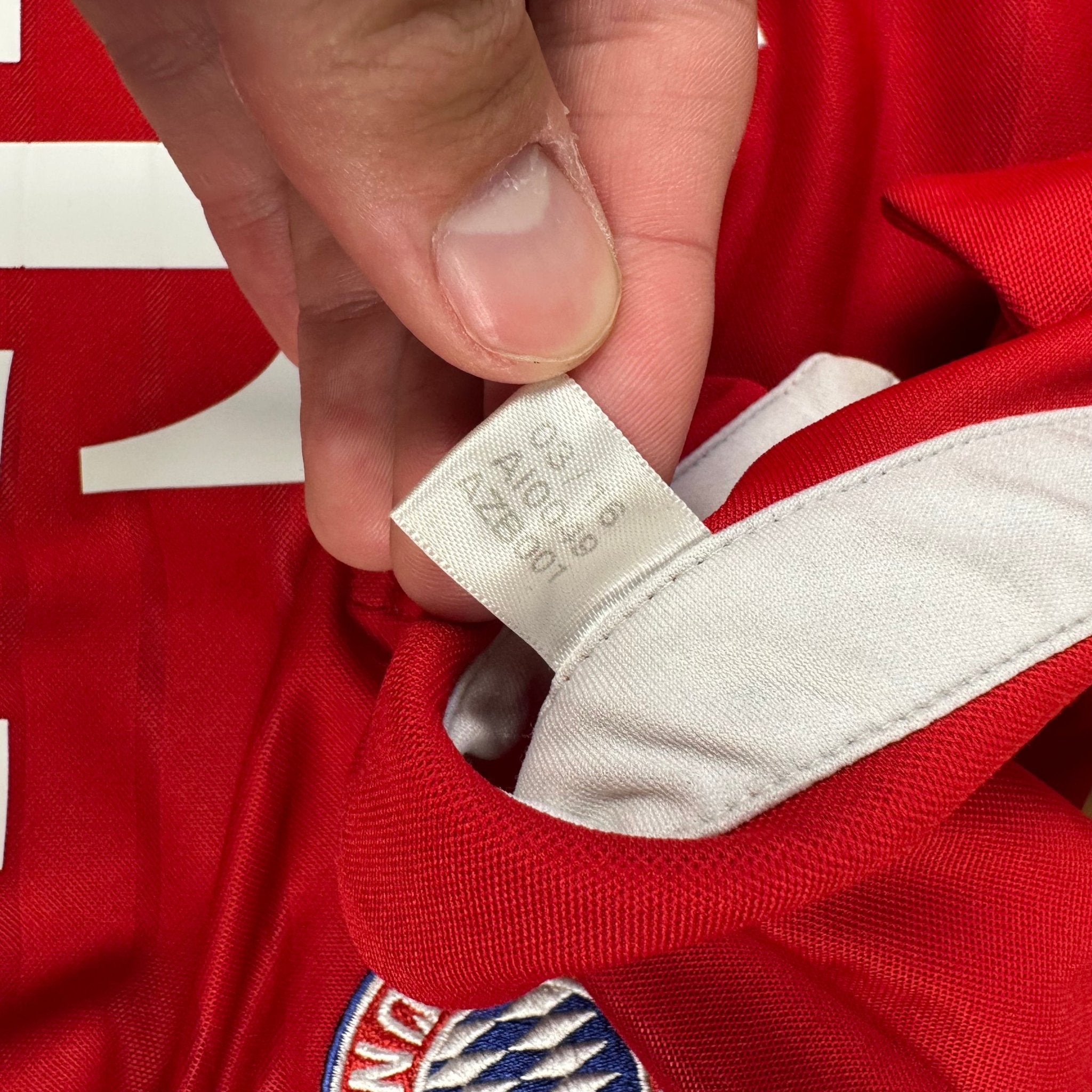Bayern Munich 2016-17 Home Shirt (S) Lewandowski #9 - Kitplug