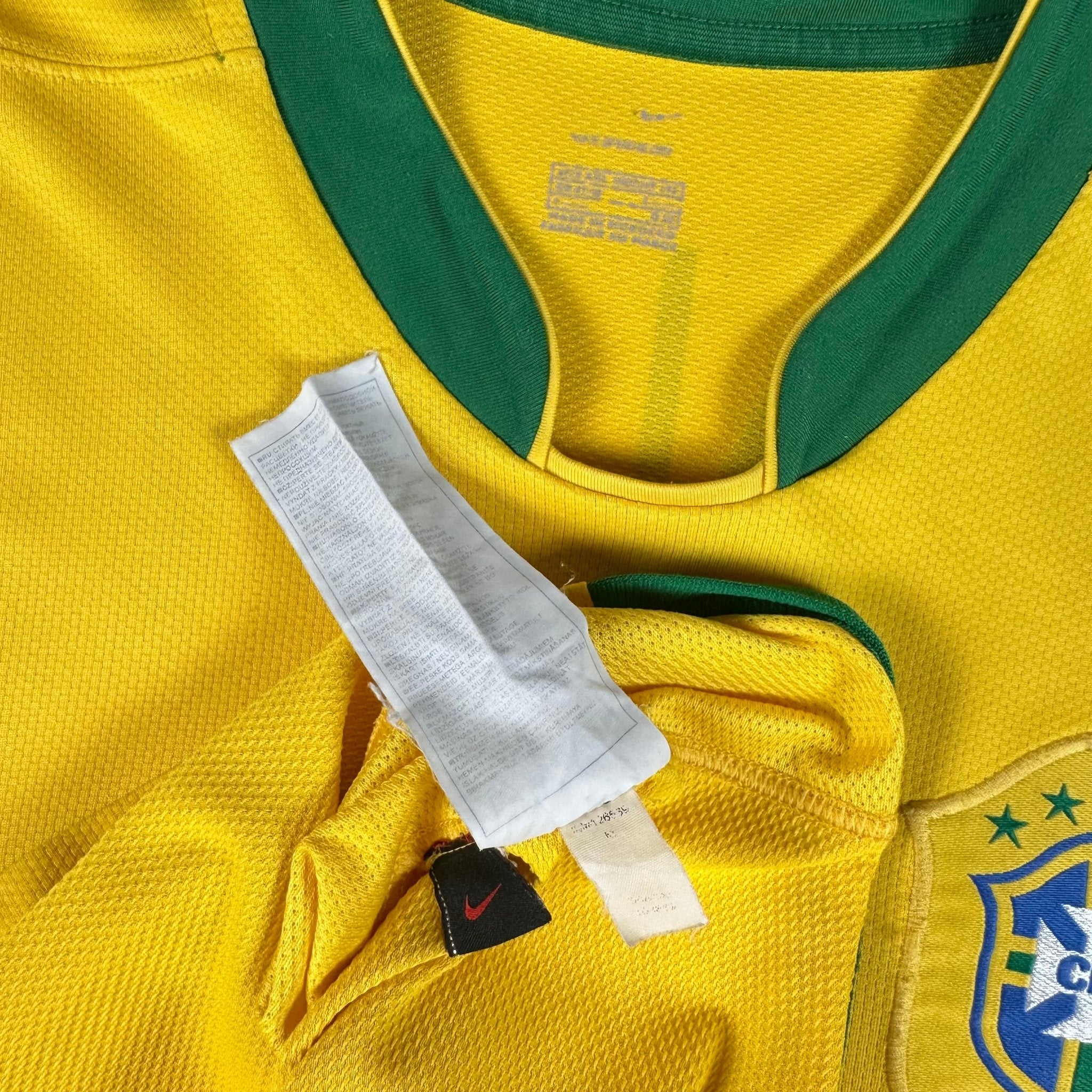 Brazil 2006 Home Shirt (XXL) Ronaldinho 10 - Kitplug