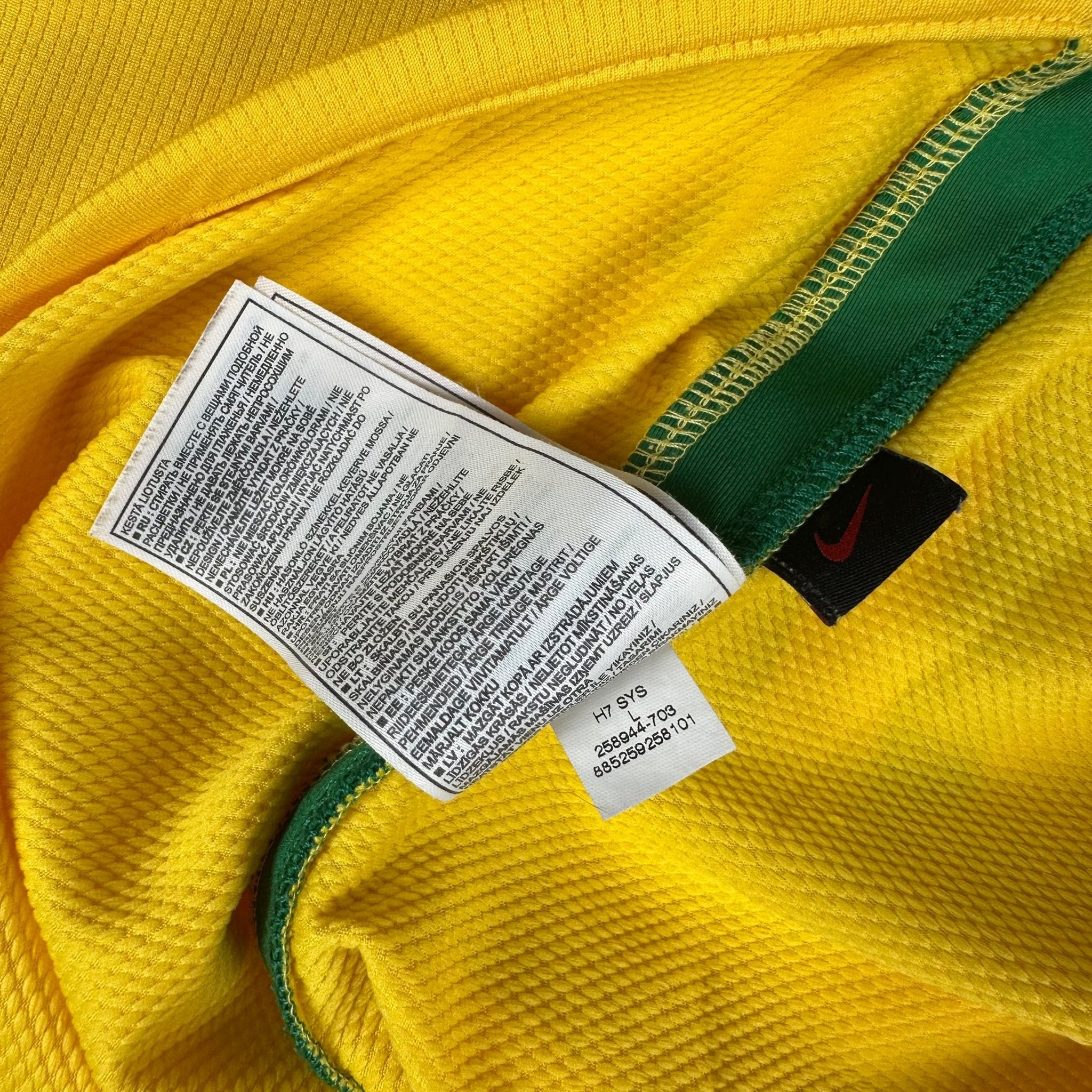 Brazil 2008 Home Shirt (L) Ronaldinho #10 - Kitplug