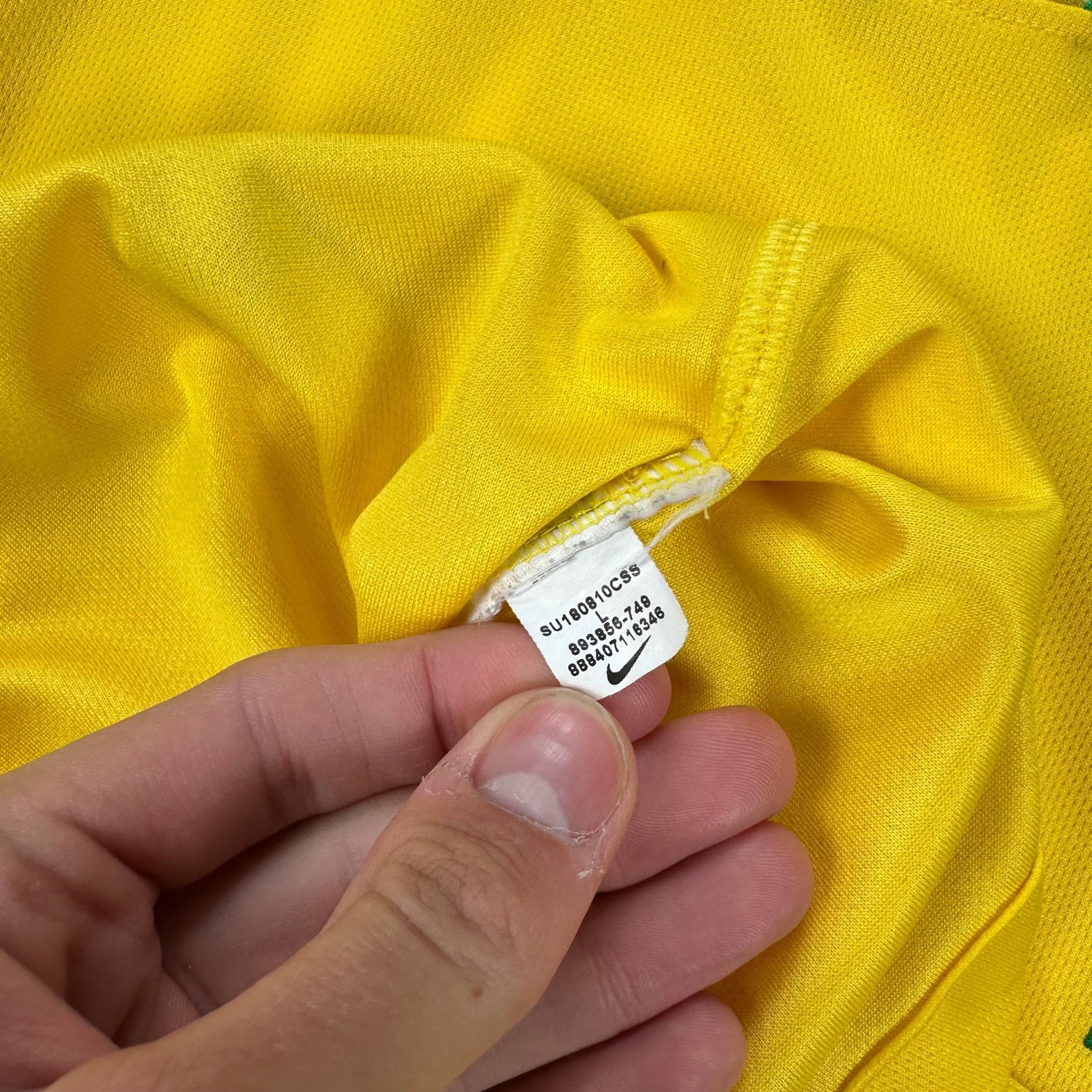 Brazil 2018 Home Shirt (L) Marcelo 12 - Kitplug