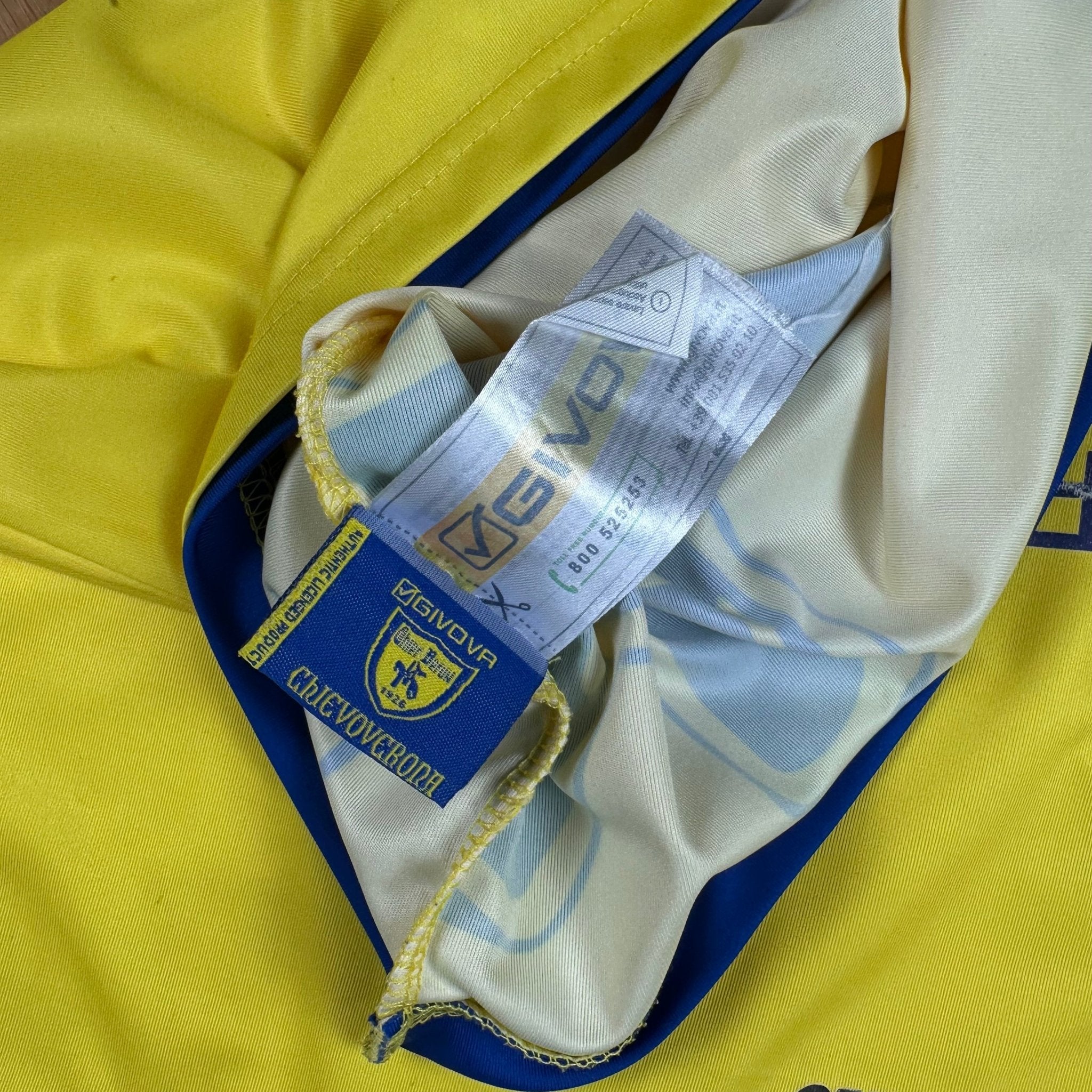 Chievo Verona 2011-12 Home Shirt (L) Borini #9 - Kitplug