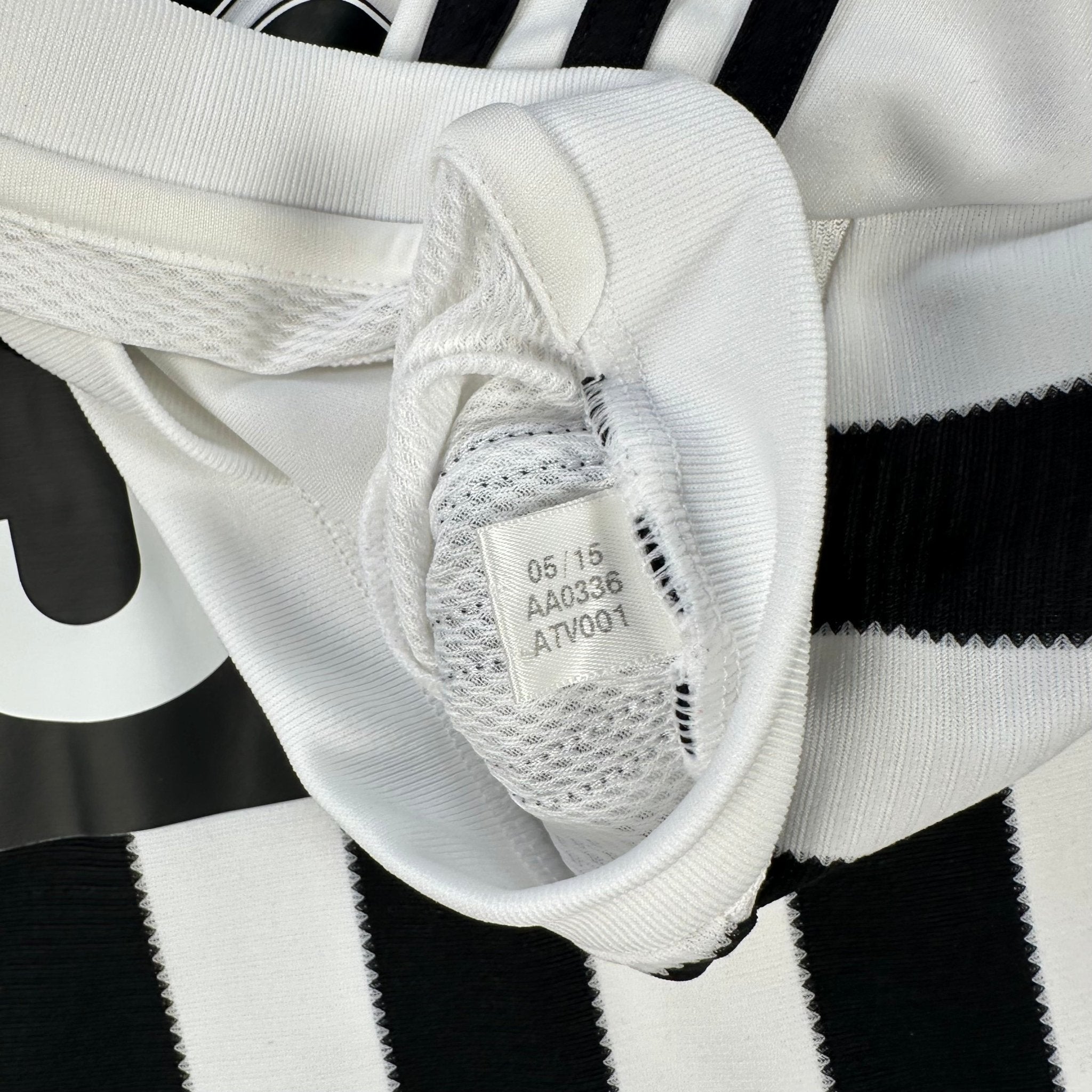 Juventus 2015-16 Home Shirt (L) Dybala 21 - Kitplug