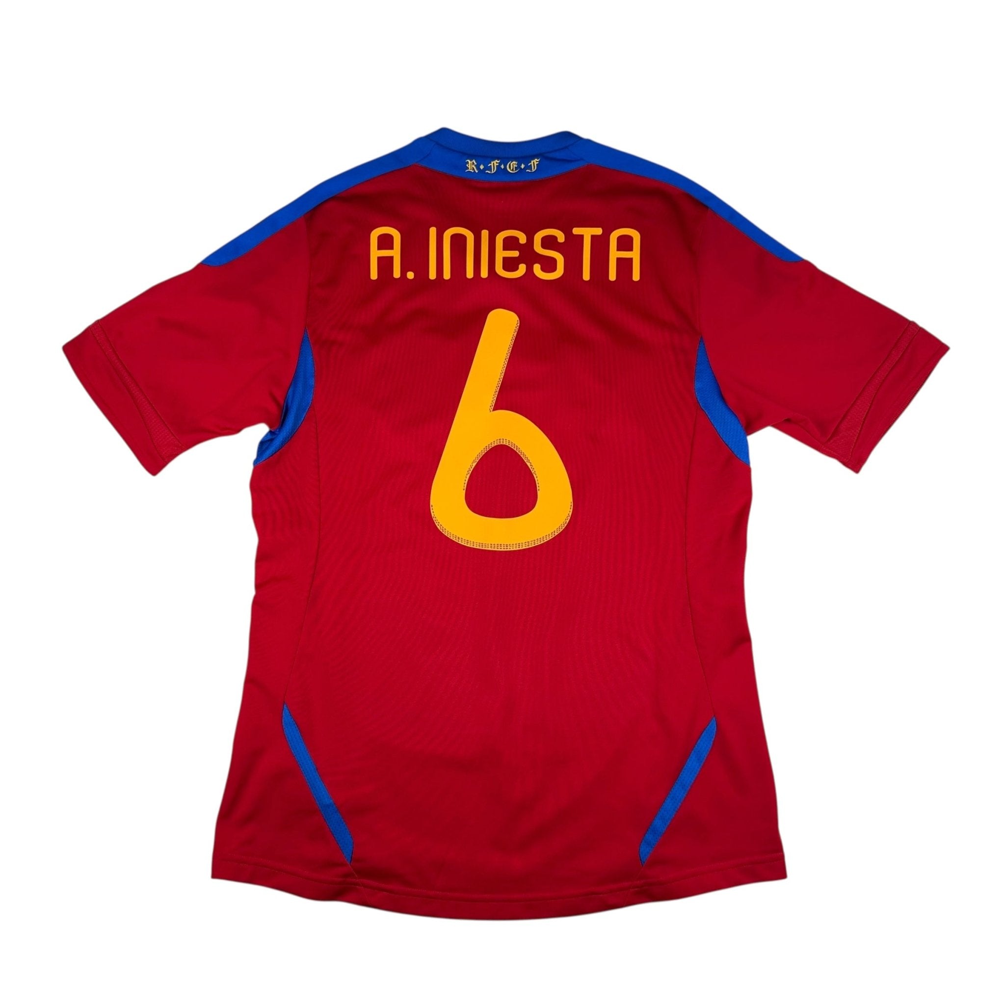 Spain 2011 Home Shirt (M) Iniesta 6 - Kitplug